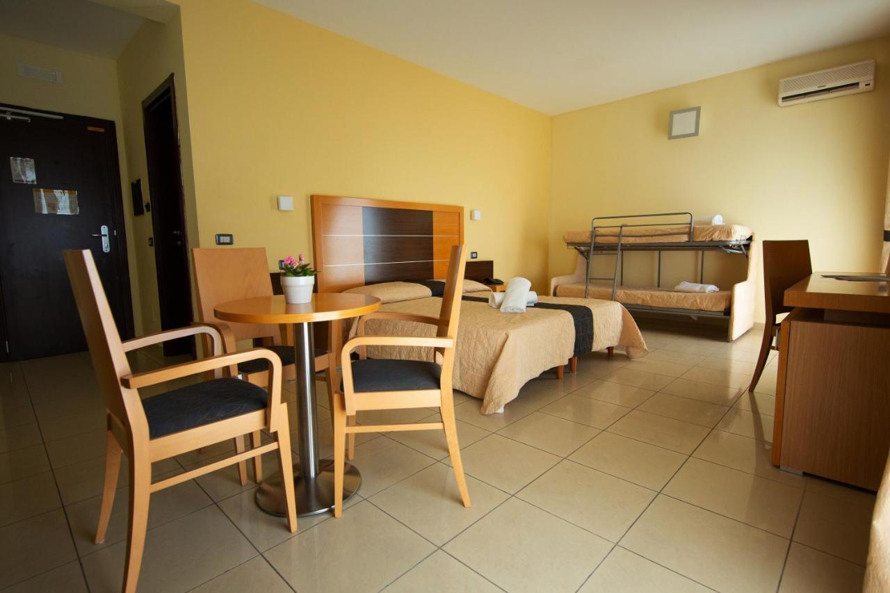 Ticho'S Greenblu Hotel Castellaneta Marina Extérieur photo
